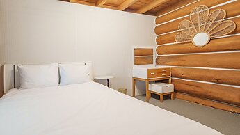 Jeju Dangdangi Dog Pension Black