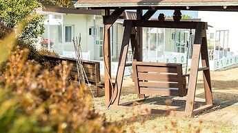 Jeju Dangdangi Dog Pension Black