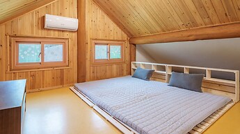 Jeju Dangdangi Dog Pension Black