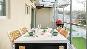 Jeju Dangdangi Dog Pension Black