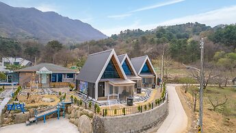 Gapyeng The Paran Poolvilla