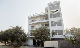 Treebo Fortune Home Expressway