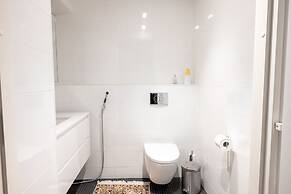 2ndhomes Gorgeous & Modern 2BR Apartment