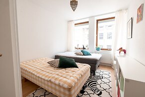 2ndhomes Gorgeous & Modern 2BR Apartment