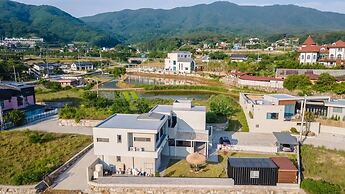 Gyeongju EL Poolvilla Pension