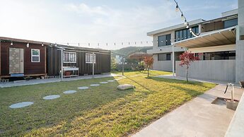Gyeongju EL Poolvilla Pension
