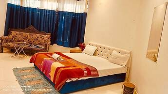 Maujis Villa And Guest House