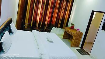 Maujis Villa And Guest House