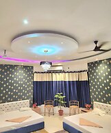 Maujis Villa And Guest House