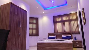 Maujis Villa And Guest House