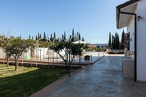 Tenuta San Cassiano with garden and pool