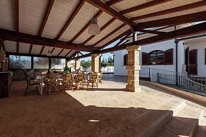 Tenuta San Cassiano with garden and pool