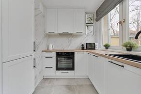 Zegadłowicza Riverside Studio by Renters