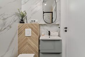 Zegadłowicza Riverside Studio by Renters