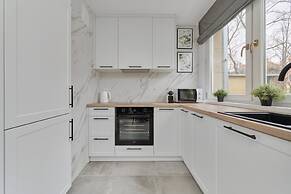 Zegadłowicza Riverside Studio by Renters