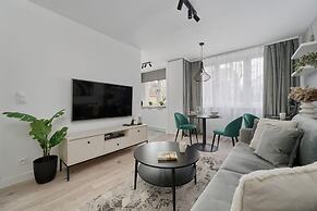 Zegadłowicza Riverside Studio by Renters