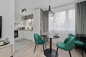 Zegadłowicza Riverside Studio by Renters