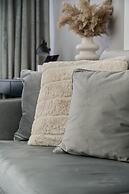 Zegadłowicza Riverside Studio by Renters