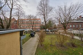 Zegadłowicza Riverside Studio by Renters