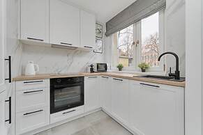 Zegadłowicza Riverside Studio by Renters