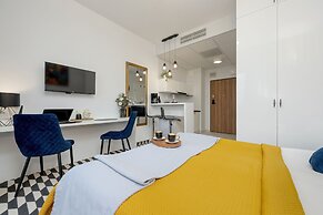 Bliska Wola Modern Studio by Renters