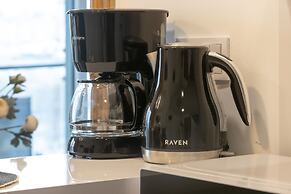 Bliska Wola Modern Studio by Renters