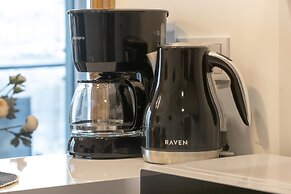 Bliska Wola Modern Studio by Renters