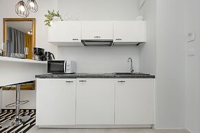 Bliska Wola Modern Studio by Renters