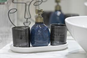 Bliska Wola Modern Studio by Renters