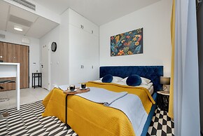 Bliska Wola Modern Studio by Renters