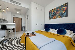 Bliska Wola Modern Studio by Renters