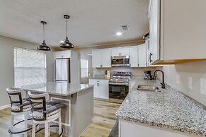 Pensacola Home w/ Private Yard: 7 Mi to Downtown!