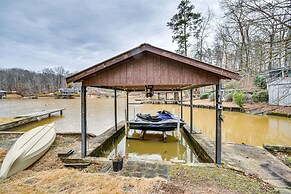Rustic Valley Cottage w/ Boathouse on Lake Harding