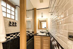 City Luxury 3BR Prime Location