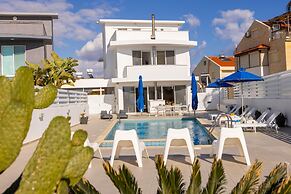 Faros Seaside Villa Larnaca
