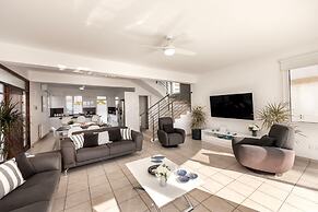 Faros Seaside Villa Larnaca