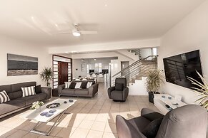 Faros Seaside Villa Larnaca