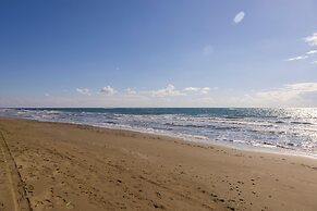 Faros Seaside Villa Larnaca