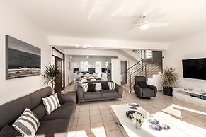 Faros Seaside Villa Larnaca