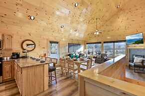 Parkway Paradise w Private Hot Tub