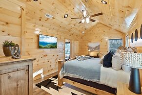 Parkway Paradise w Private Hot Tub