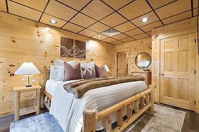 Parkway Paradise w Private Hot Tub