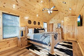 Parkway Paradise w Private Hot Tub