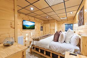 Parkway Paradise w Private Hot Tub