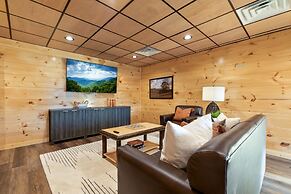 Parkway Paradise w Private Hot Tub