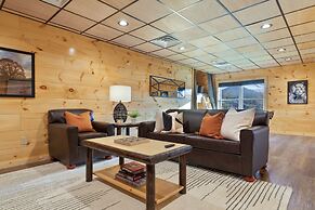 Parkway Paradise w Private Hot Tub