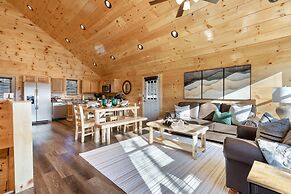 Parkway Paradise w Private Hot Tub