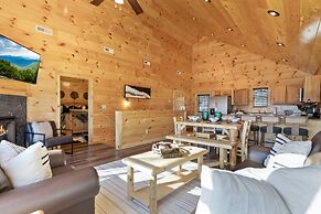 Parkway Paradise w Private Hot Tub