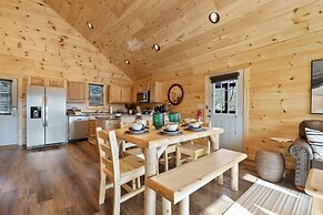 Parkway Paradise w Private Hot Tub