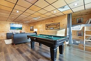 Parkway Paradise w Private Hot Tub